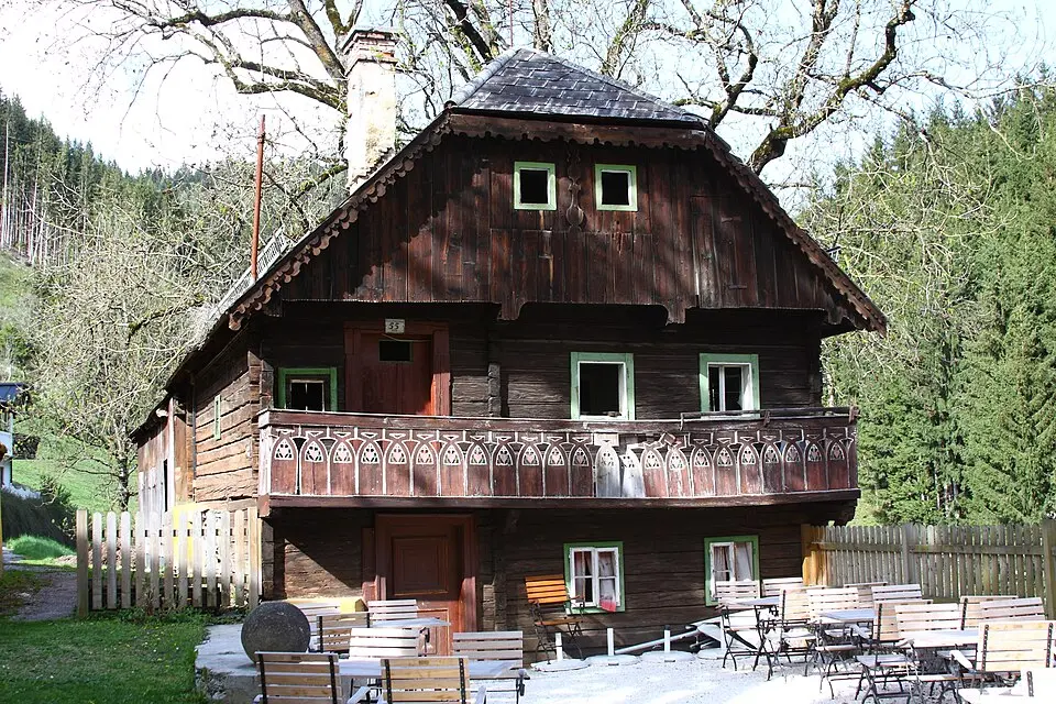 Image: Ewaldgabardi · CC BY-SA 3.0 AT Mesnerhaus, Pichl-Preunegg