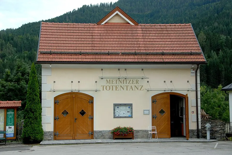 Totentanzfresken-Museum, altes Rüsthaus