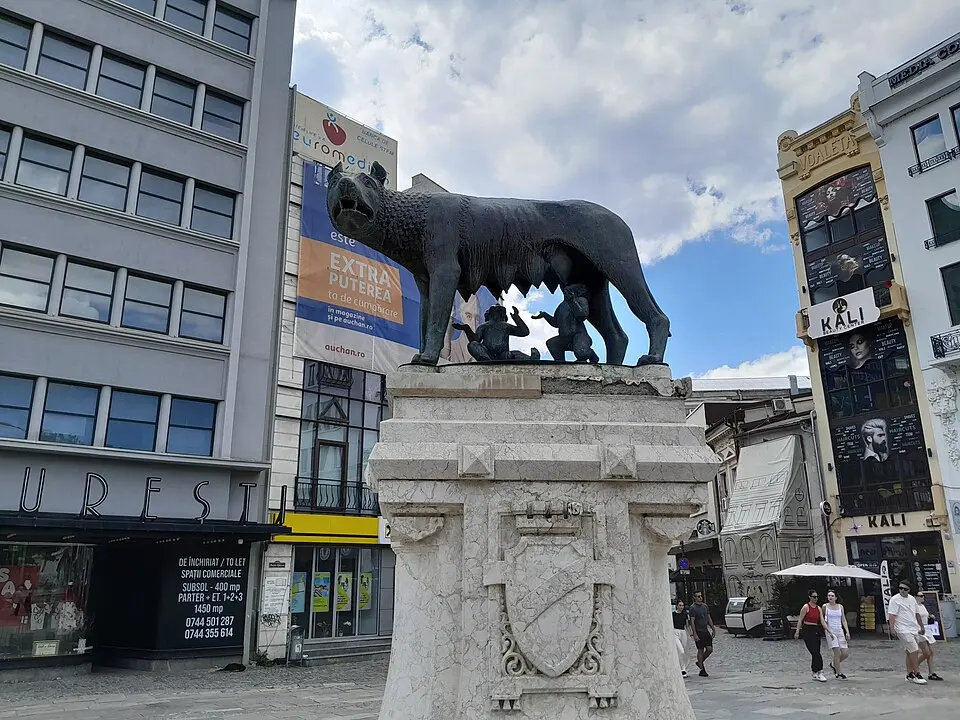 Statuia Lupoaicei din București