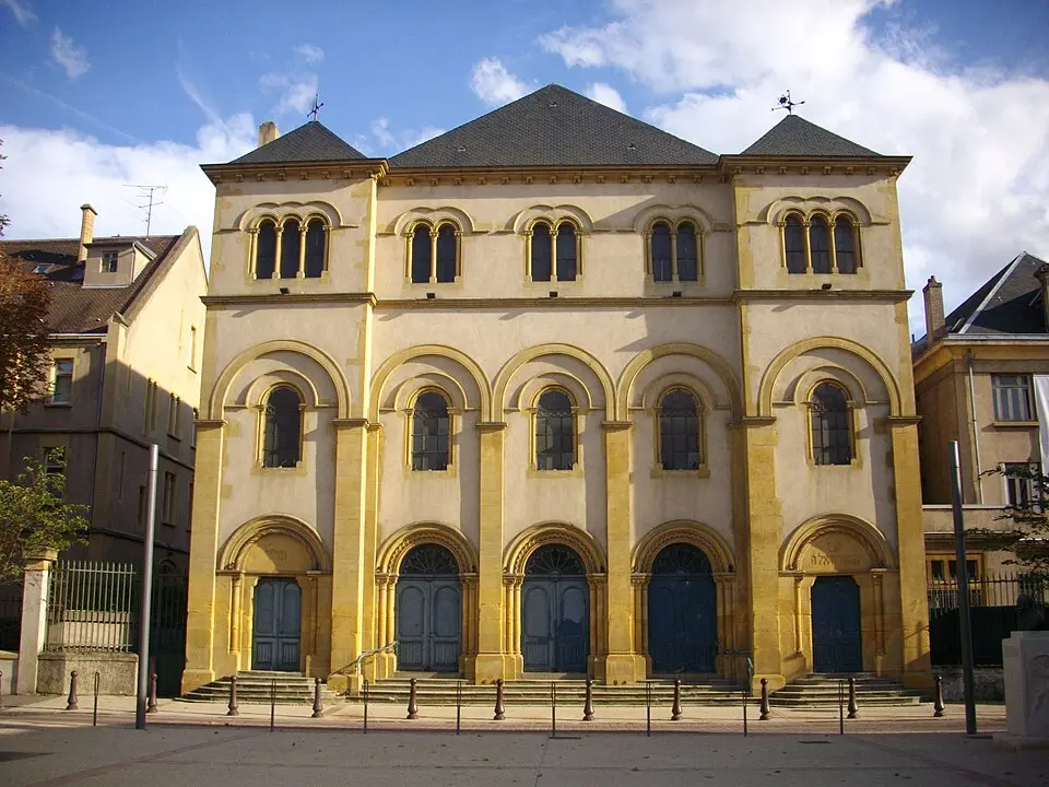 Obrázek: Fab5669 · CC BY-SA 3.0 synagogue de Metz