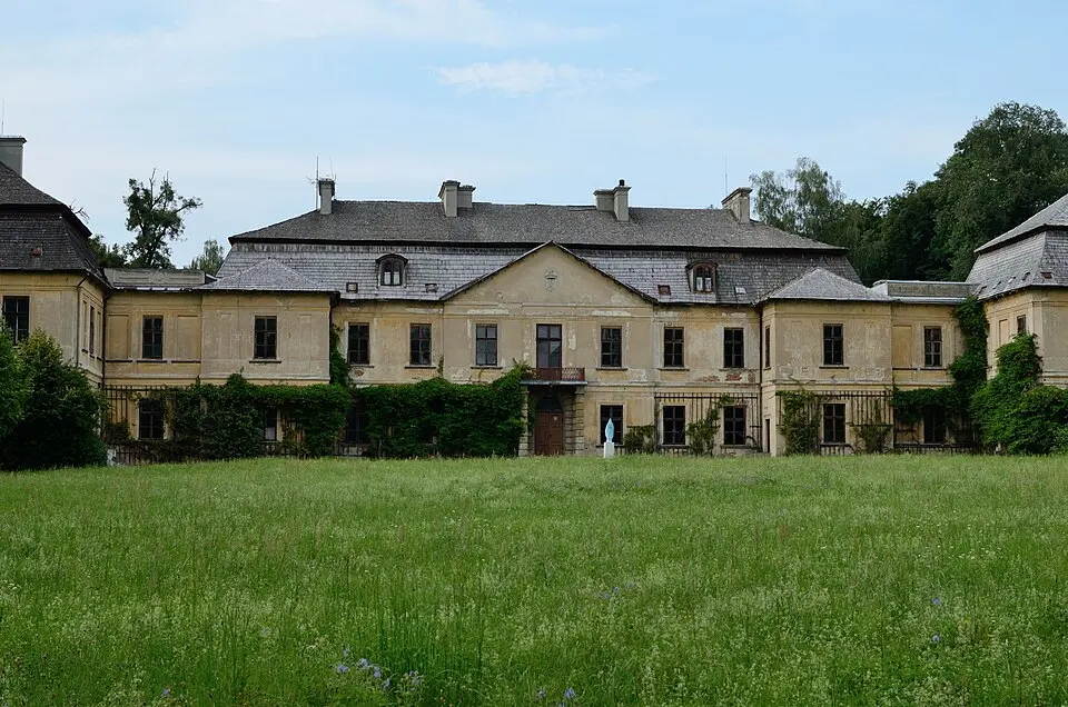 Klemensów Palace