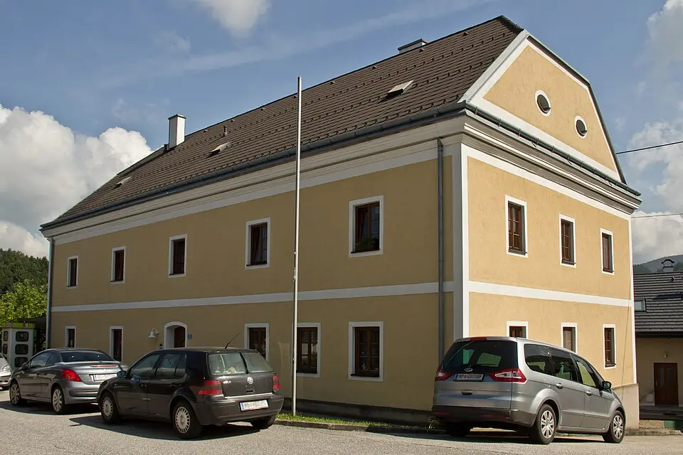 Image: Duke of W4 · CC BY-SA 3.0 AT Miethaus, ehemaliges Spital