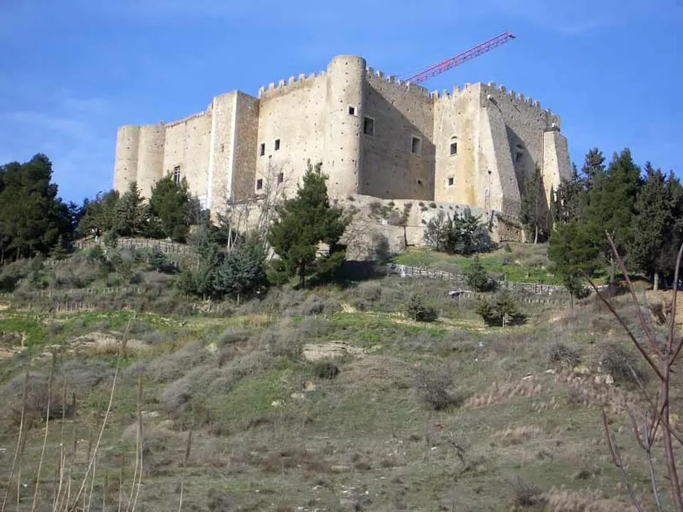 Image: Pietro.amato at Italian Wikipedia · CC BY-SA 3.0 Castello del Malconsiglio