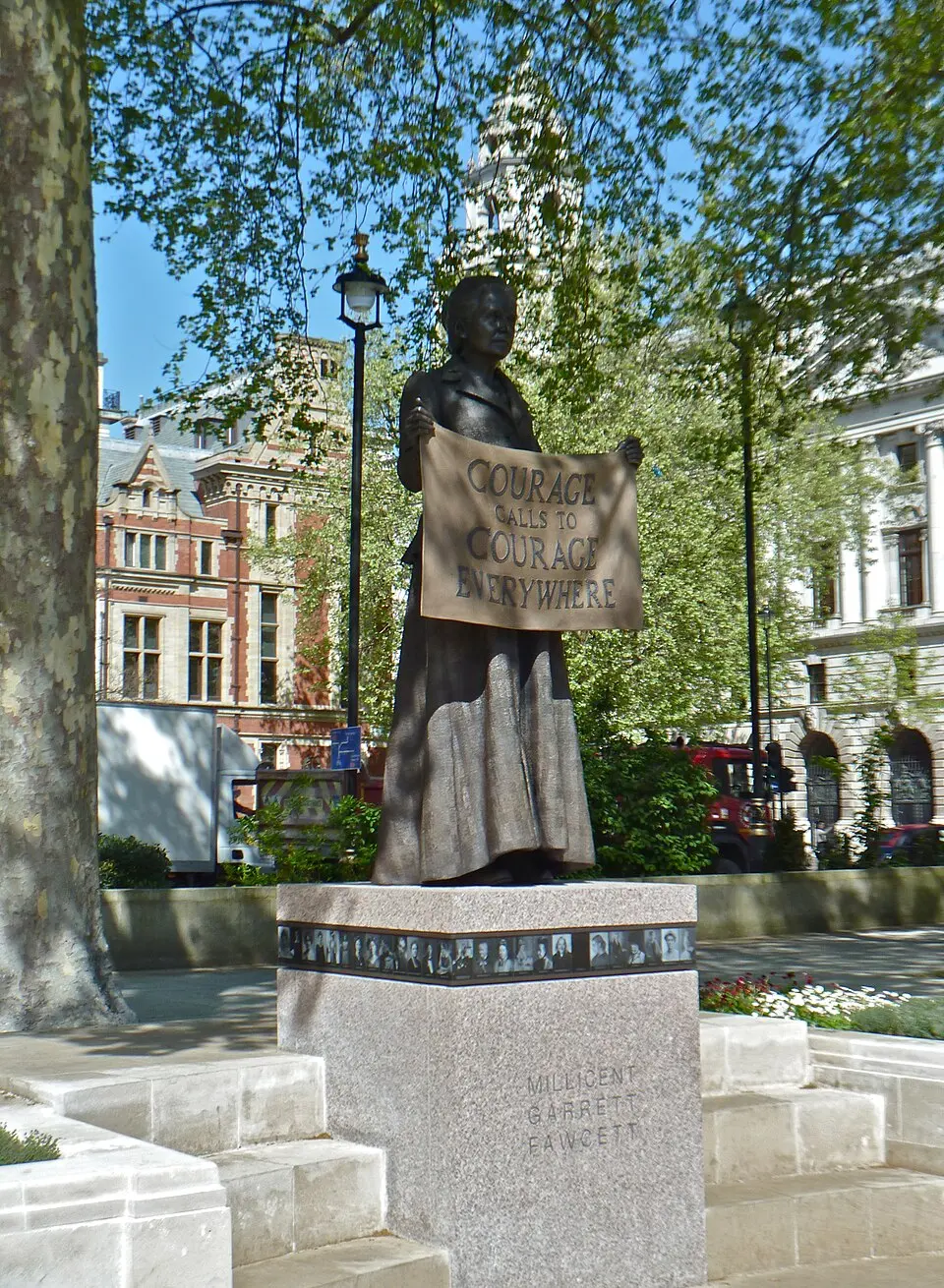Millicent-Fawcett-Statue