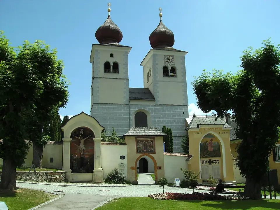 Kath. Pfarr- und ehem. Stiftskirche Christus Salvator und Allerheiligen