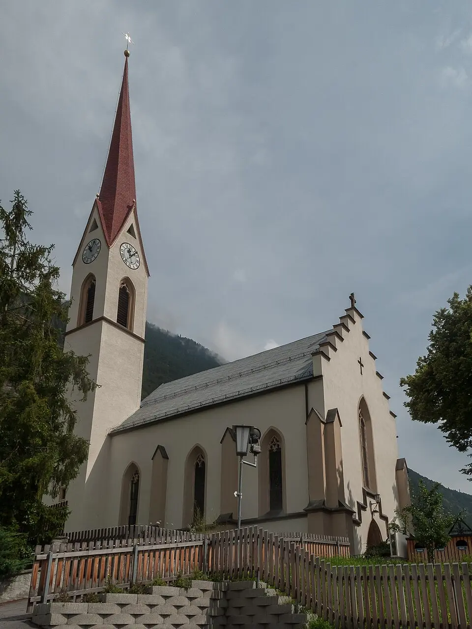 Slika: Michielverbeek · CC BY-SA 3.0 AT Pfarrkirche Mils bei Imst