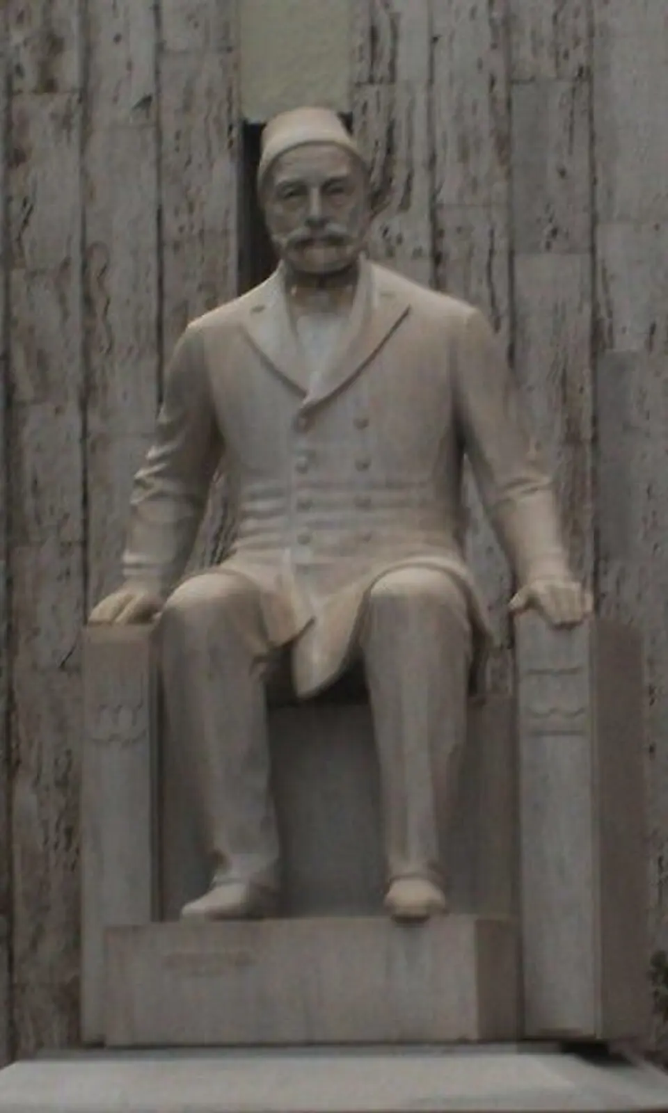 Mithat Paşa Heykeli
