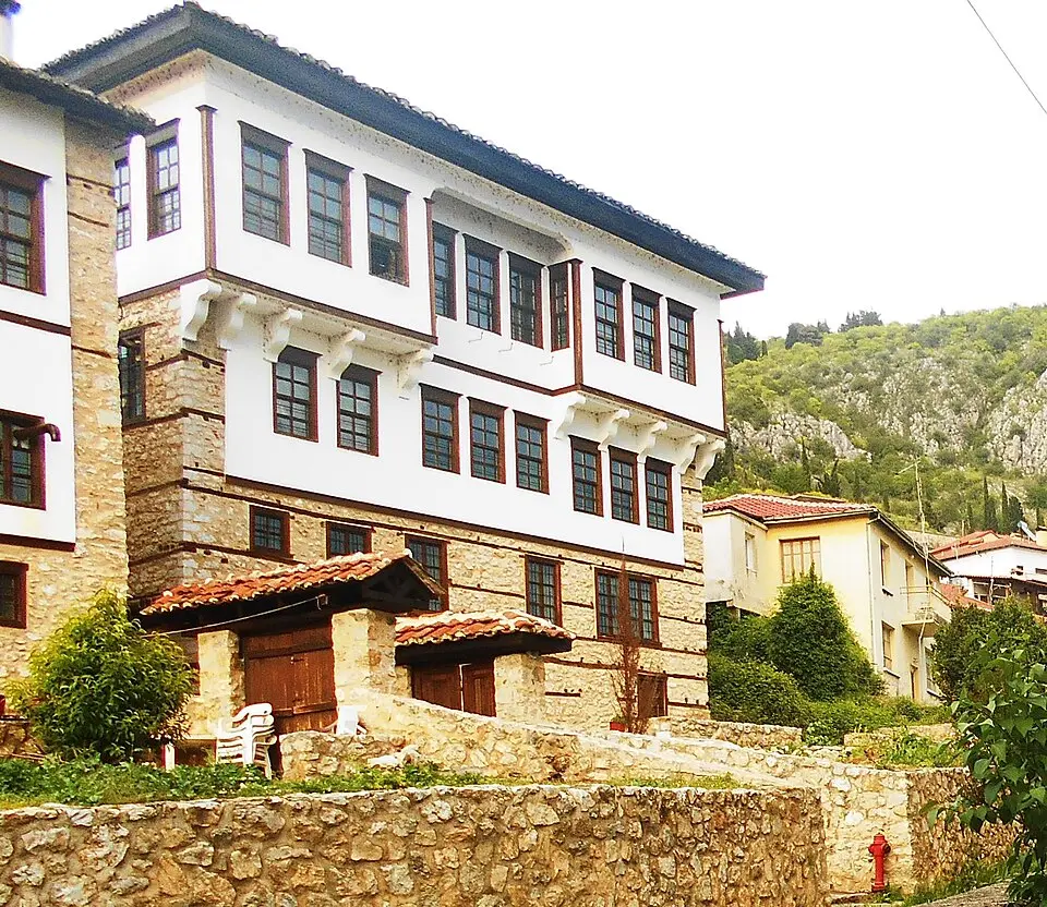 Mitousis Manor