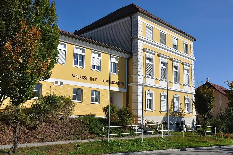 Volksschule und Kindergarten