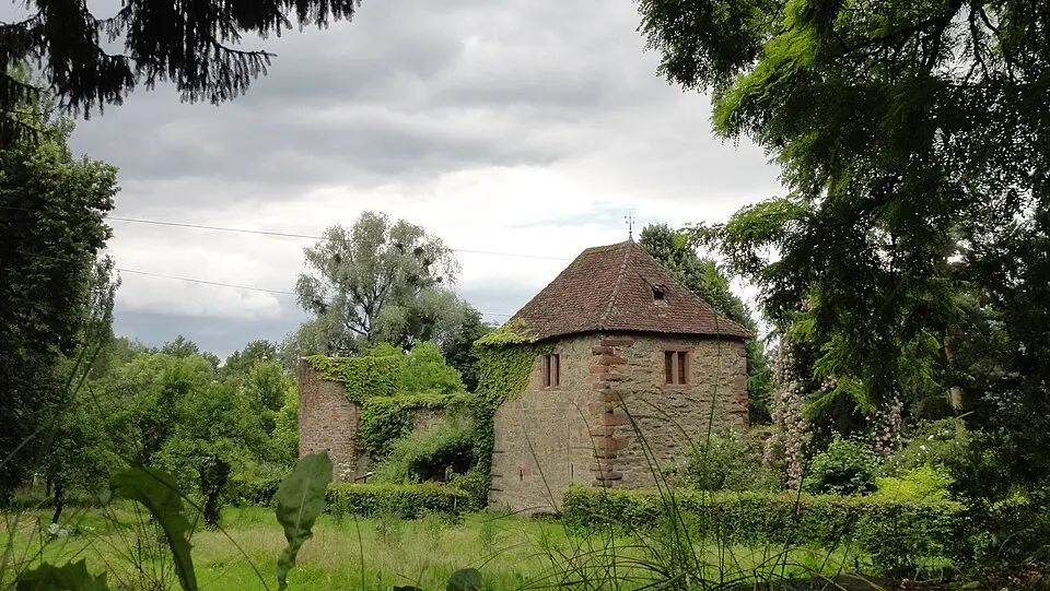 Obrázok: © Ralph Hammann - Wikimedia Commons · CC BY-SA 4.0 château de Mittelhausen