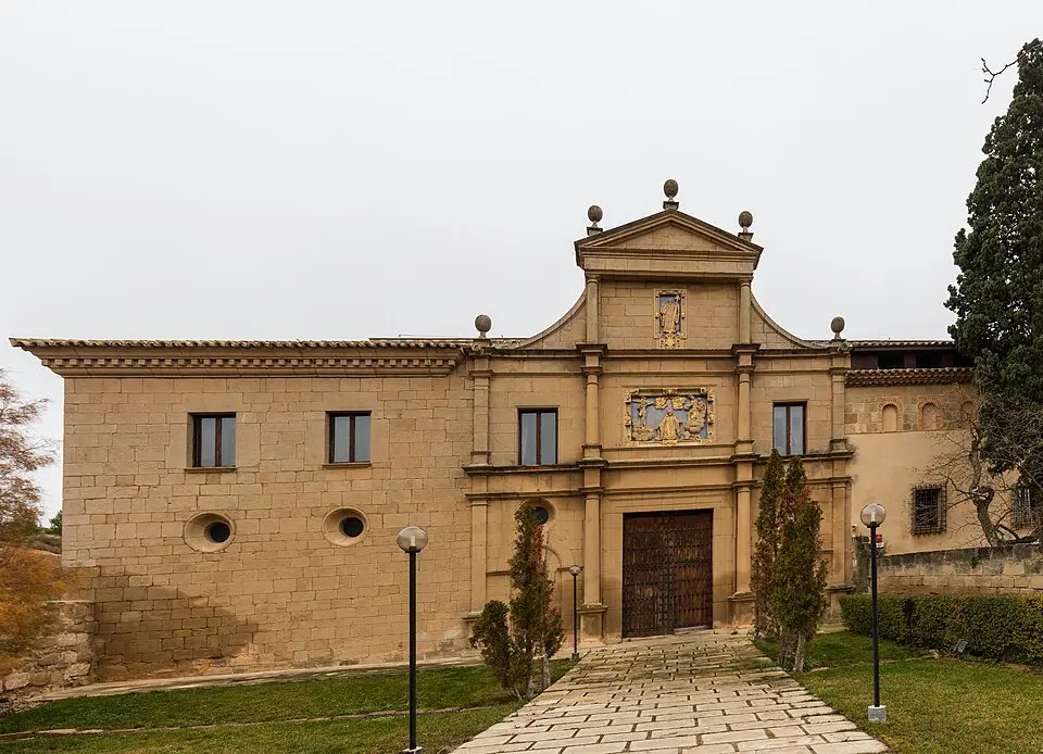 Image: Diego Delso · CC BY-SA 4.0 Monasterio de Nuestra Señora de Rueda