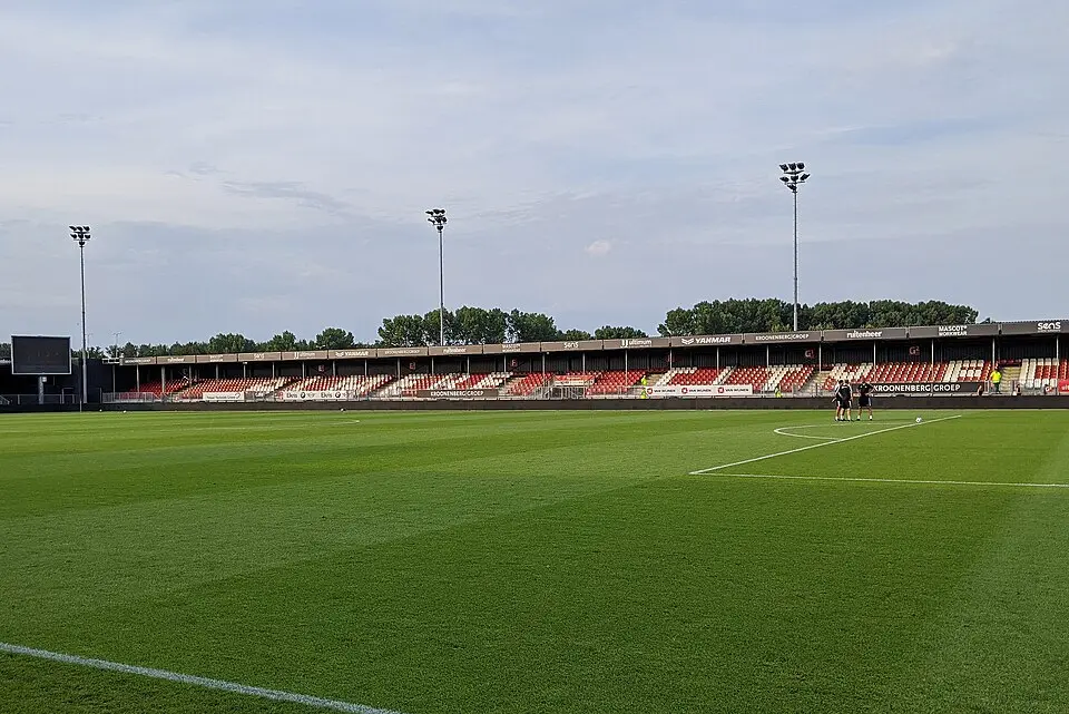 Image: Youri165 · CC BY-SA 4.0 Yanmar Hanasaka Stadion