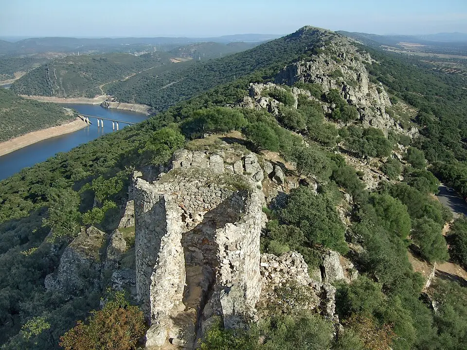 Bild: Jörn Wendland · Public domain Castillo de Monfragüe