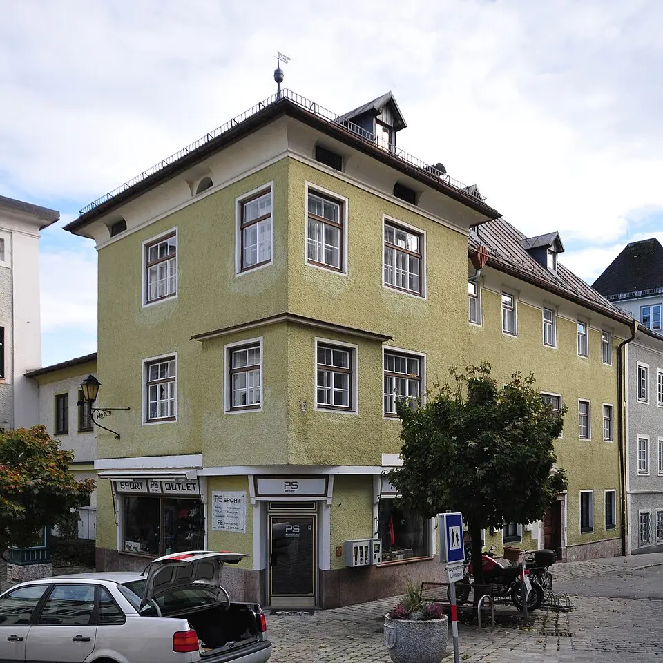 Wohn- und Geschäftshaus