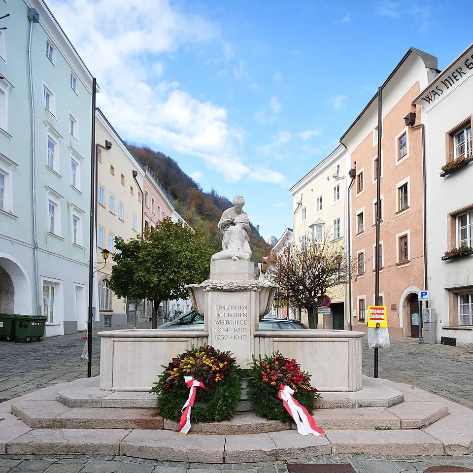 Kriegerdenkmal am Schöndorferplatz