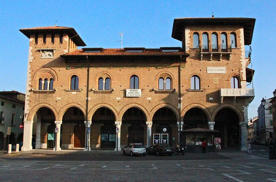 Palazzo della Cassa di Risparmio di Montagnana