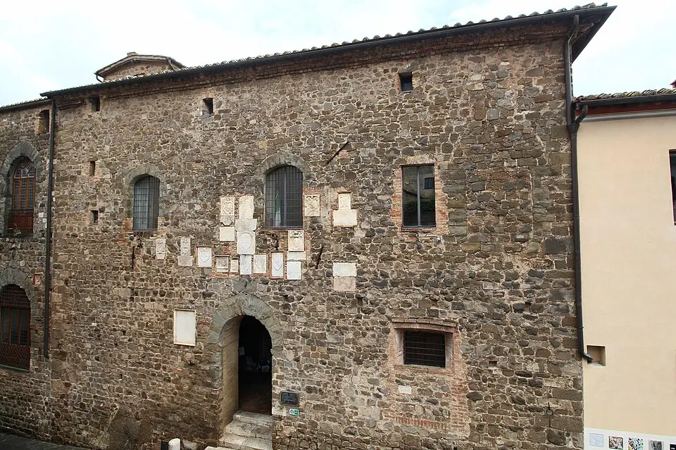 palazzo comunale in piazza Garibaldi