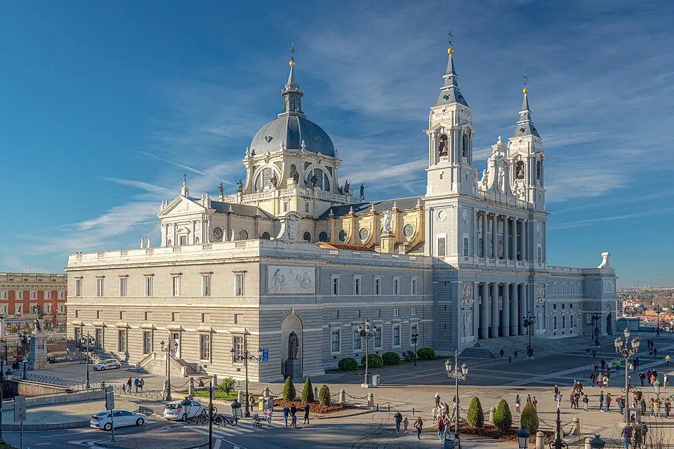 Image: Fernando · CC BY-SA 4.0 cathédrale de l'Almudena
