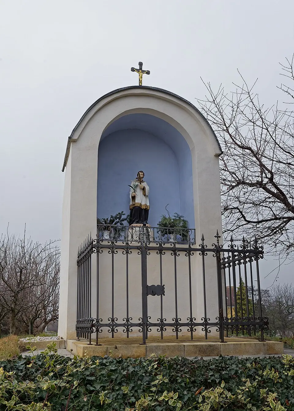 Kapellenbildstock mit Figur hl. Aloysius