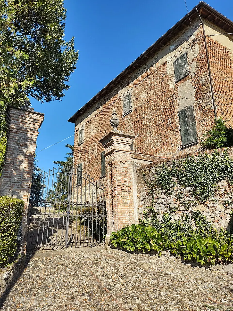 Castello di Montecalvo