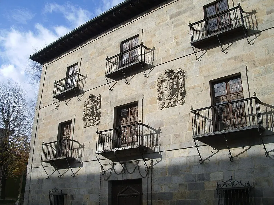 Image: Josu Goñi Etxabe · Public domain Monterron jauregia