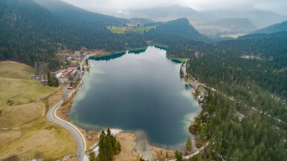 Slika: dronepicr · CC BY 2.0 Hintersee (Ramsauer Ache)
