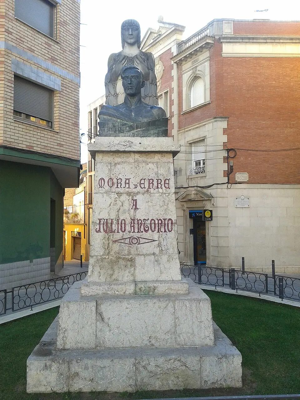 Slika: Jordi Gili · CC BY-SA 4.0 monumento a Julio Antonio