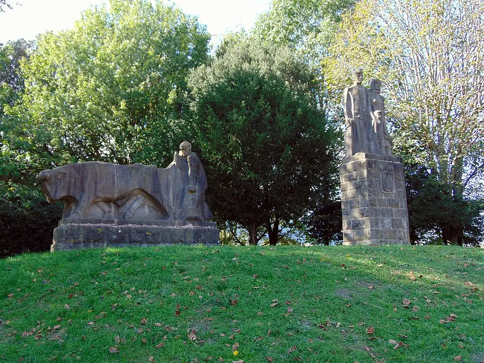 Monument a la Família Pagesa i a Francesc Verntallat