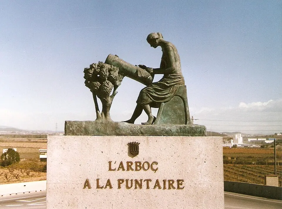 monument à la dentellière de l'Arboç