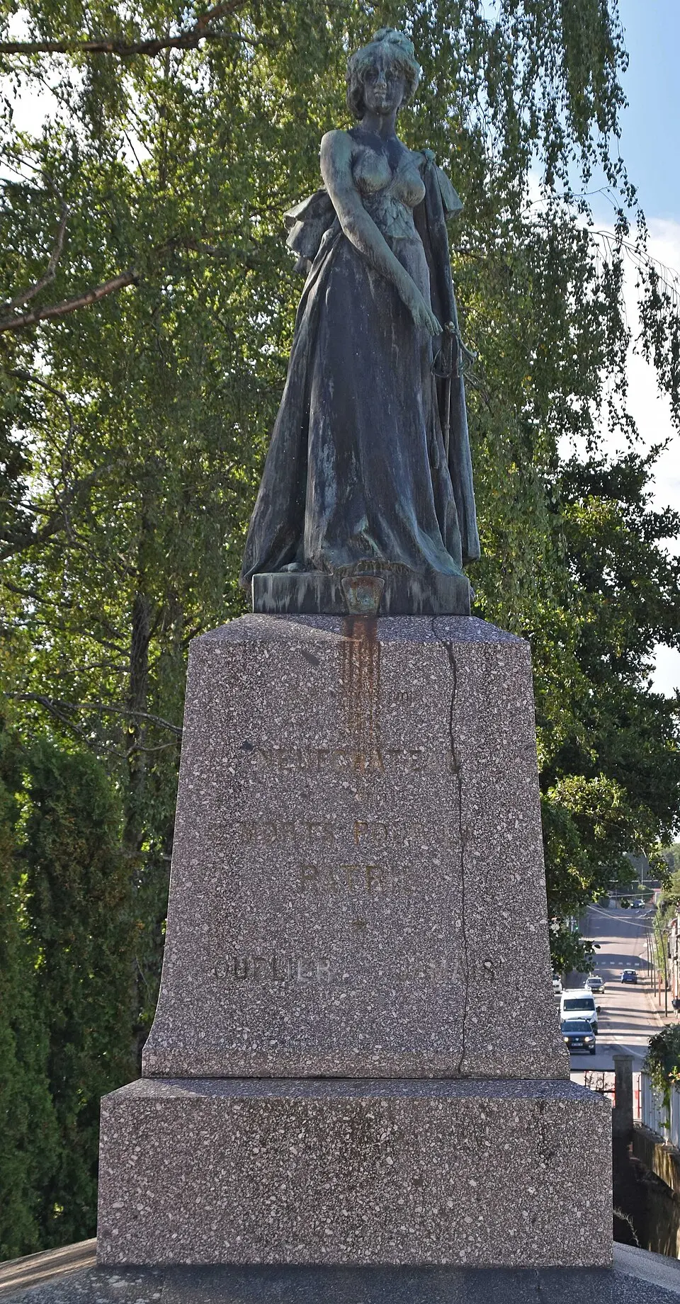 monument aux enfants de l'arrondissement morts pour la patrie en 1870