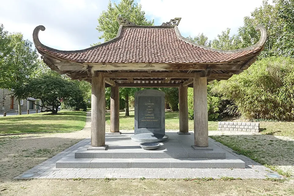 monument Indochine de Dinan