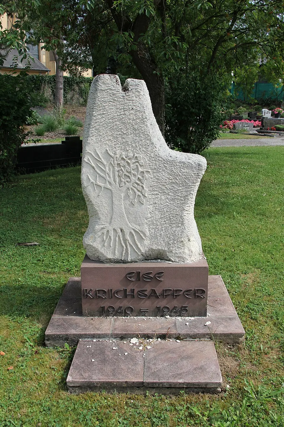 Monument aux morts an US-Monument zu Näerden
