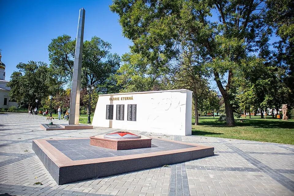 Image: Rodion Gavriloi · CC BY-SA 4.0 Monument comemorativ de război (1941-1945)