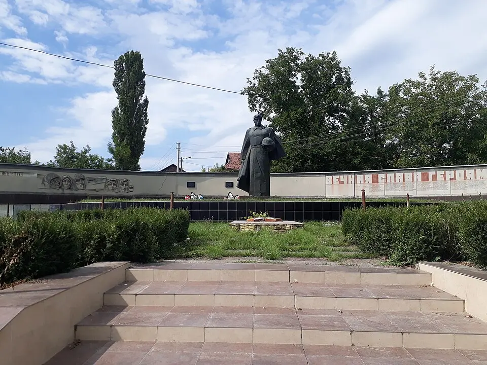 Monument în memoria consătenilor căzuți în război (1941-1945)