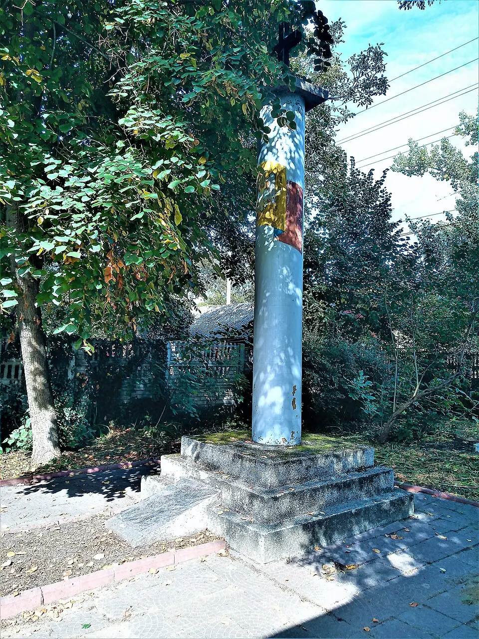 Monument în memoria consătenilor căzuți în 1941-1945