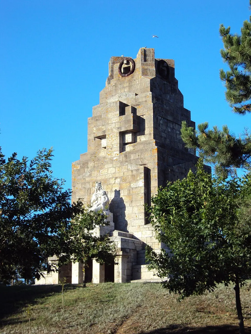 Monumento a la Marina Universal