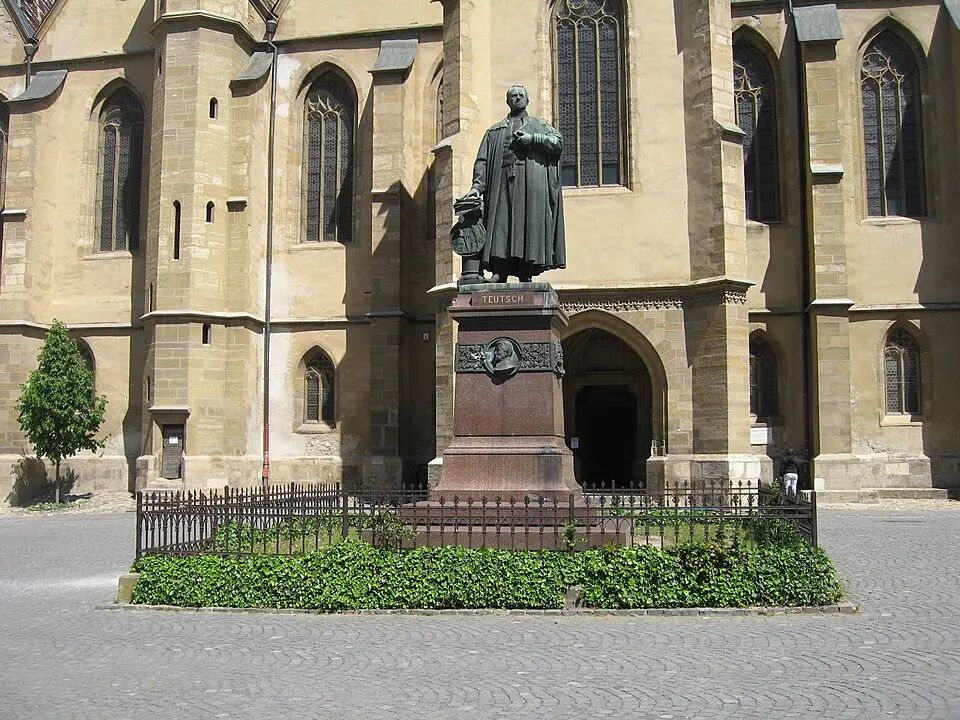 Monumentul lui Georg Daniel Teutsch din Sibiu