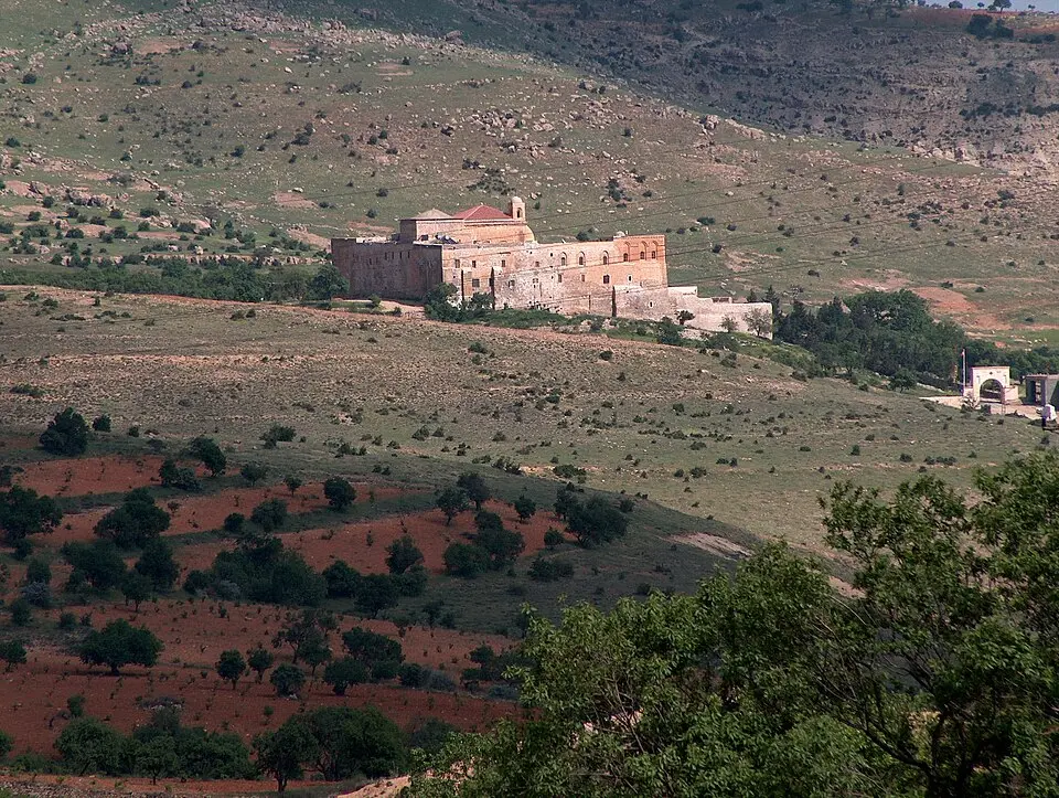 Mis en ligne par: Maksim · CC BY-SA 2.5 monastère Mor Hananyo