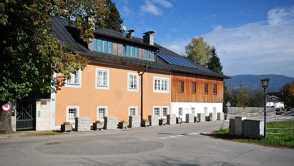 Gutshof/Meierhof, Wirtschaftsgebäude des Schlosses Lasseregg