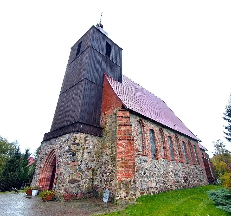 Ruina kościoła Św. Rodziny (odbudowany) w Żelaznej Górze