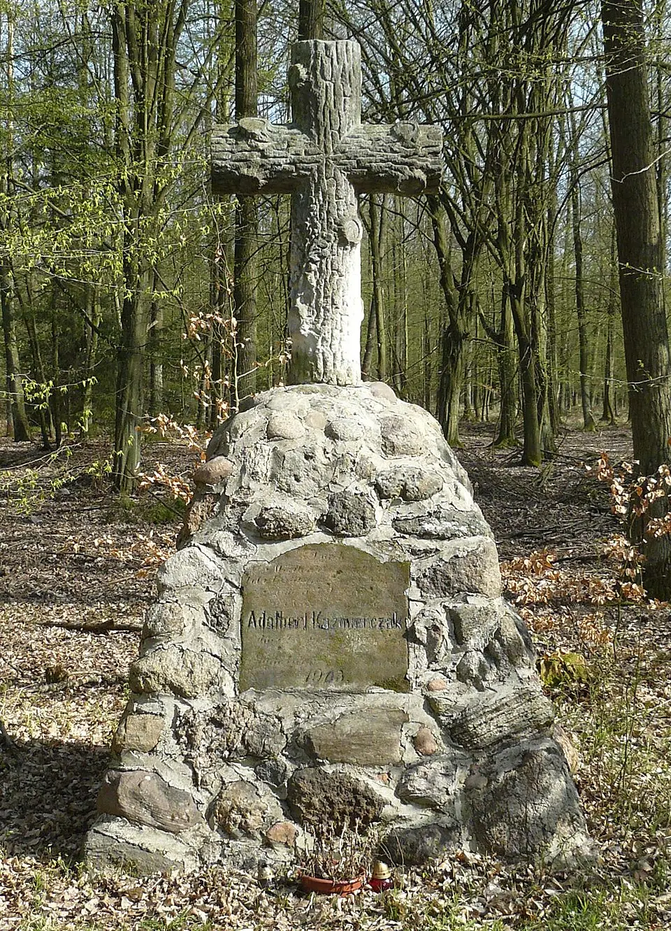 Pomnik Wojciecha Kaźmierczaka w Dąbrowie