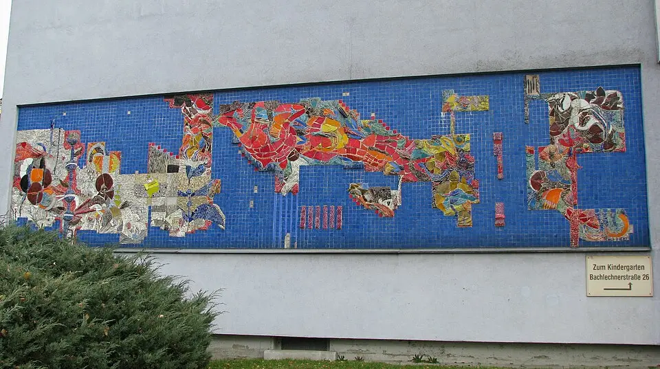 Kindergarten, Mosaik an der Westfassade
