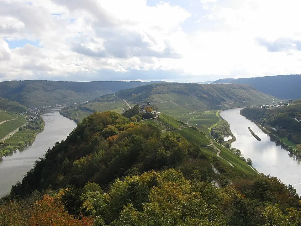 Bild: The original uploader was AlterVista at German Wikipedia. (Original text: de:Benutzer:AlterVista) · CC BY-SA 3.0 Marienburg (Mosel)