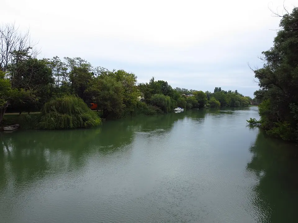 Image: Nixalsverdrus · CC BY-SA 3.0 Moson-Danube