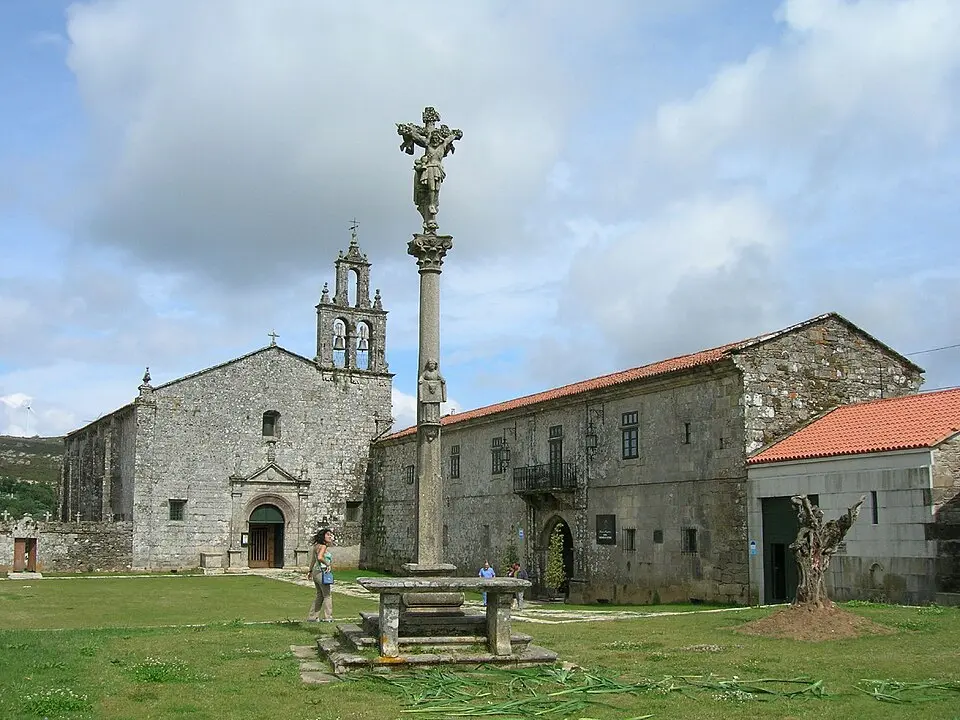 Kép: FreeCat / José Antonio Gil Martínez from Vigo, Galicia · CC BY 2.0 Monasterio de Santa María de Aciveiro