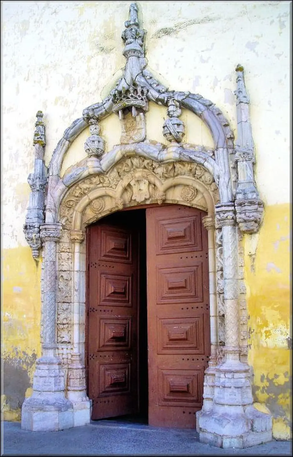 Igreja matriz de São João Baptista de Moura