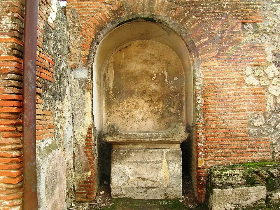 altare (VIII.2.25)