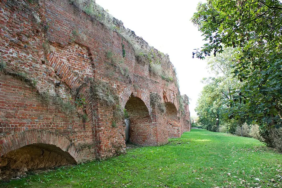 mura medievali di piazza Lugano