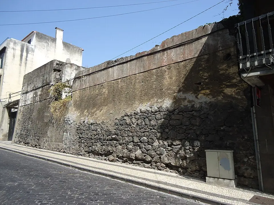 City walls of Funchal (Rua Major Reis Gomes)