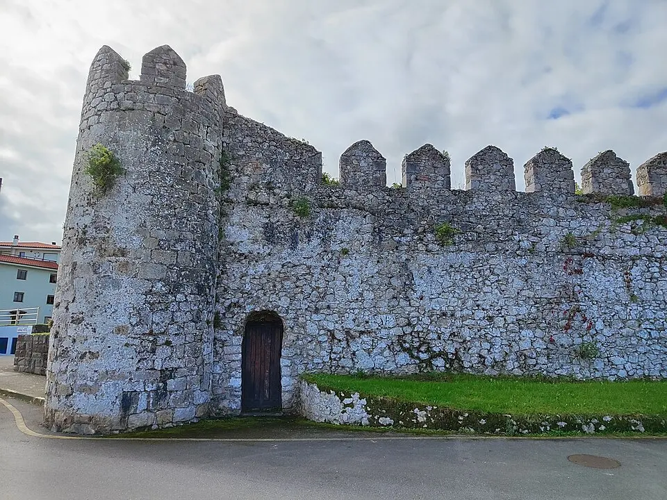 Muralla de Llanes